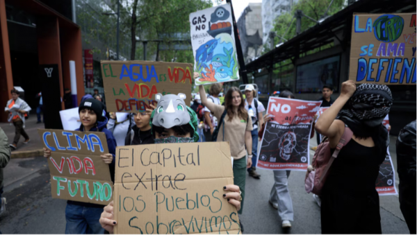 ‘Queremos futuro, no hidrocarburos’: Ambientalistas protestan contra fracking y daños de Pemex